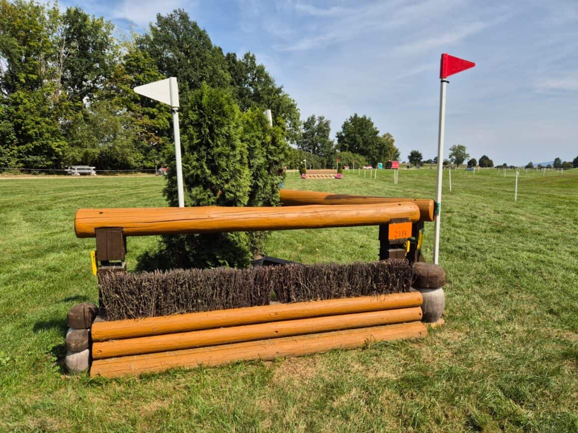 Morgen (23.8.) steht für die Junioren und Young Rider das Gelände auf dem Programm. © privat