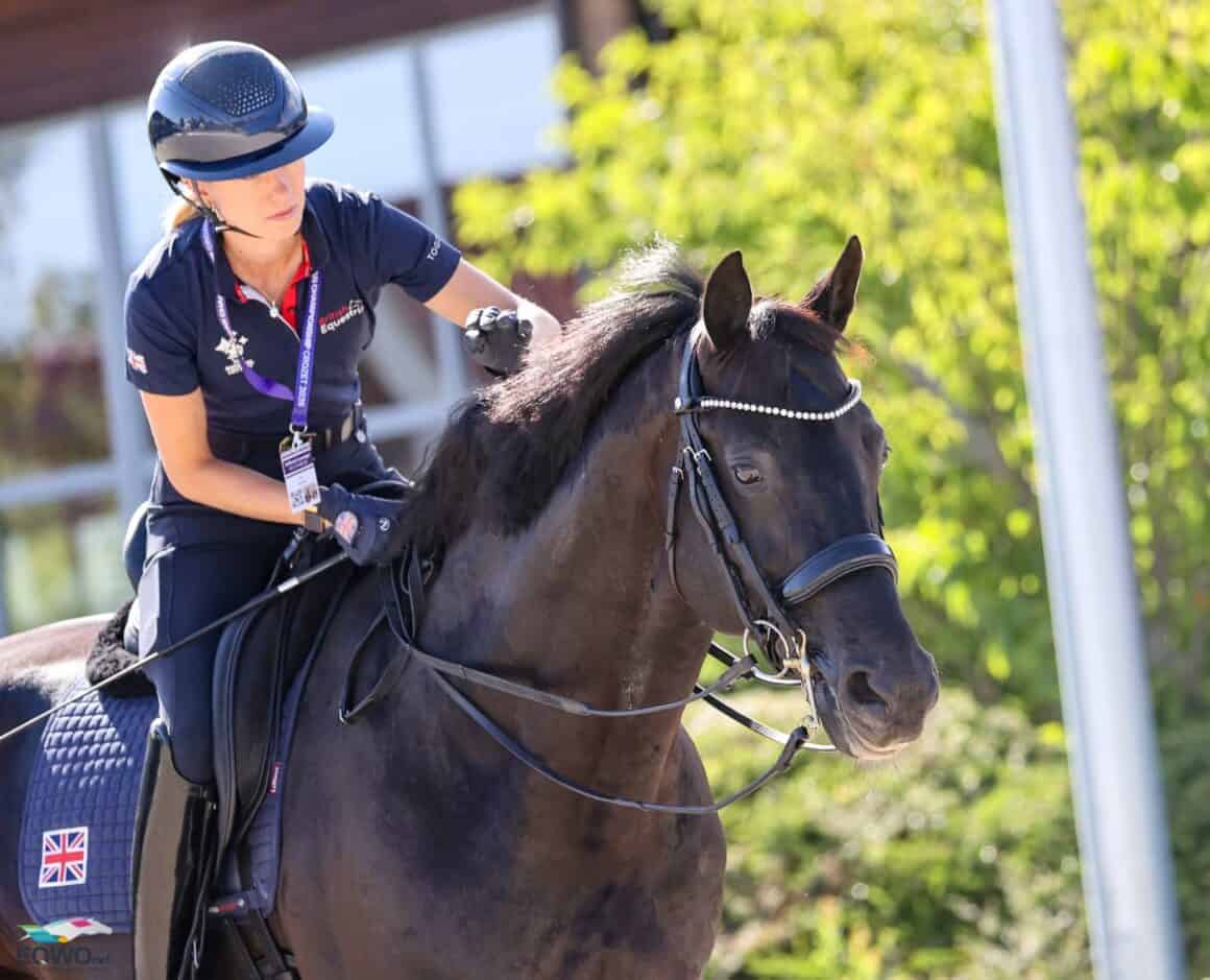 Charlotte Fry (GBR) und Glamourdale reiten bei der EM 2025 in Crozet für Großbritannien. © EQWO.net