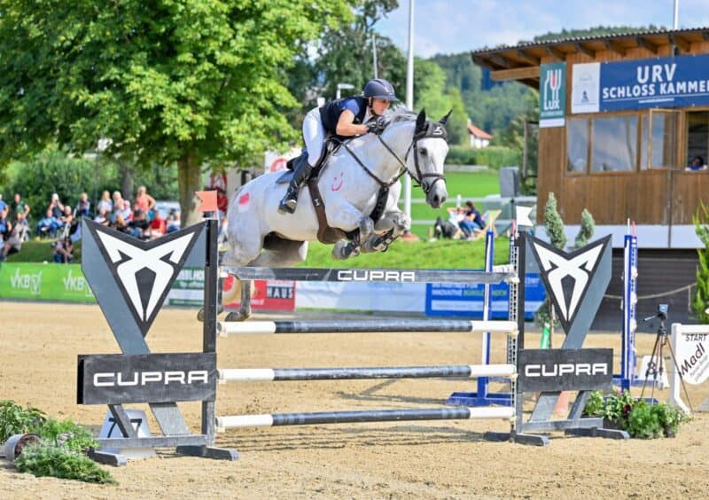 Olympiareiterin Katharina Rhomberg (V) kämpfte bei den BLMM 2025 für das Team Vorarlberg! © MoSportfoto
