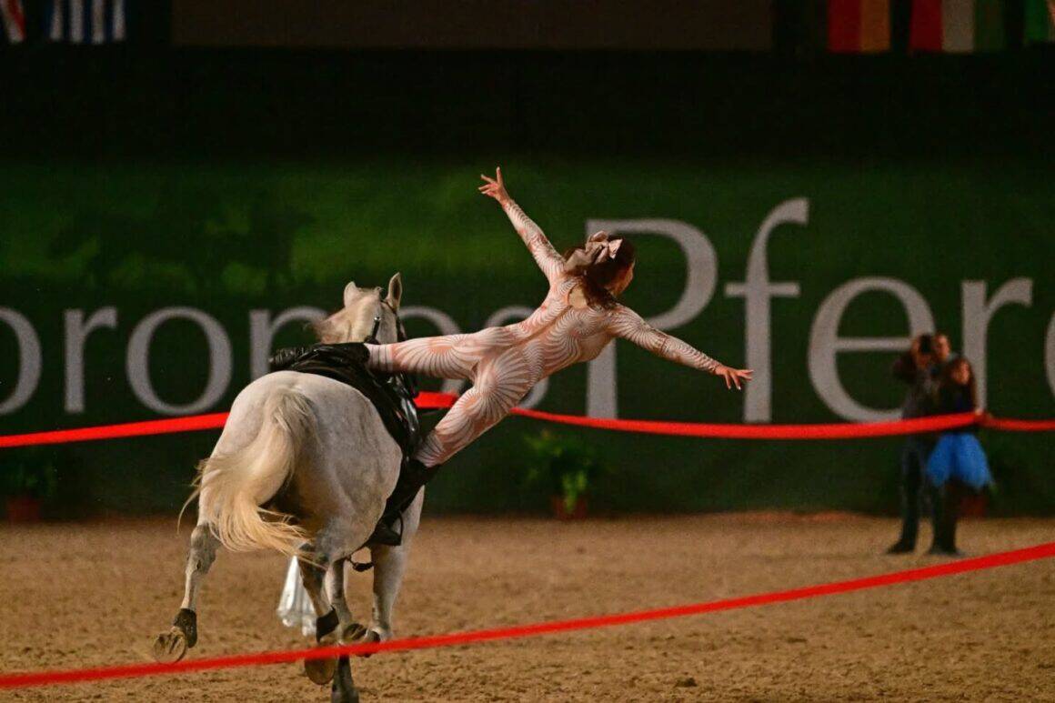 Das Hungarian Trickriding Team BABILON hinkt etwas der Zeit hinterher. © Horsic