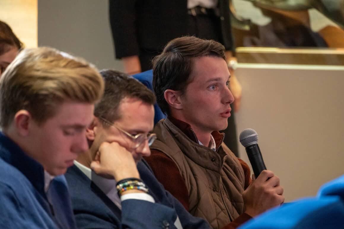 Reiter wie Edouard Schmitz (SUI) diskutierten in Lausanne mit weiteren Interessensgruppen-Mitglieder der FEI über Ausrüstung und Zubehör. © FEI