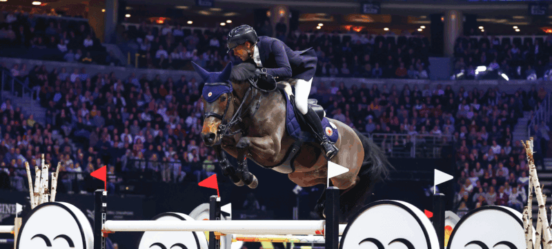 Simon Delestres (FRA) Helm öffnete sich während des GCL-Viertelfinales - nach einem nachträglichen Einspruch wurde das Team Istanbul Warriors deshalb qualifiziert. © Longines Global Champions Tour / GCL