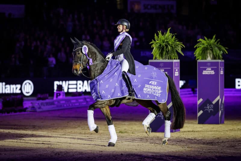 WOW! Jessica von Bredow-Werndl (GER) und Diallo BB feiern beim gemeinsamen Weltcup-Debüt direkt einen Doppelsieg. © FEI | Stefan Lafrentz