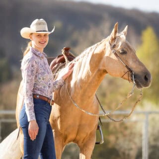 Creatorin Isabell Fiedler und ihre Stute Flora zeigen, wie sportlicher Erfolg und echte Partnerschaft zusammengehören. ©️ Isabell Fiedler / Laura Sophie Heinrich