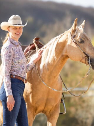 Creatorin Isabell Fiedler und ihre Stute Flora zeigen, wie sportlicher Erfolg und echte Partnerschaft zusammengehören. ©️ Isabell Fiedler / Laura Sophie Heinrich