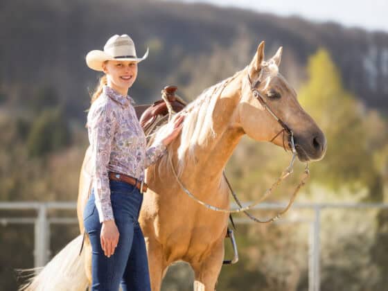 Creatorin Isabell Fiedler und ihre Stute Flora zeigen, wie sportlicher Erfolg und echte Partnerschaft zusammengehören. ©️ Isabell Fiedler / Laura Sophie Heinrich