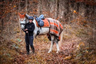 Hinter Türchen Nr. 4 stellen wir Gabriela Denk vor, wie sie seit fast einem Jahrzehnt über klassische Dressur und Natural Horsemanship bloggt. ©️ Gabriela Denk