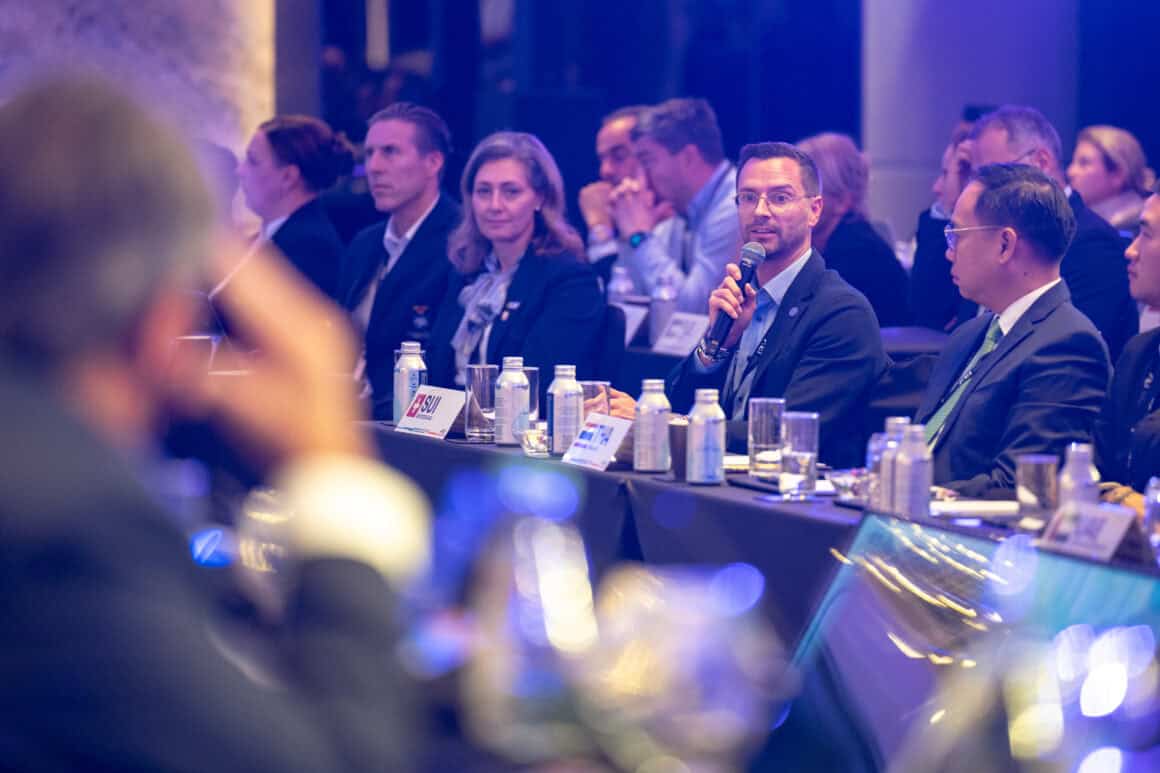 Schweiz oder Thailand, Frankreich oder Äthiopien: Egal wieviele registrierte Reiter:innen ein Land hat, bei der FEI zählt jede Stimme gleich viel. © FEI