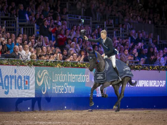 Was für ein Jahresabschluss! Max Kühner (T) ist Weltcup-Etappen-Sieger und führt das Weltcup-Ranking an. ©️ FEI | Jon Stroud