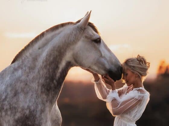 Lea Jell ist trotz ihres jungen Alters eine der Top-Pferdeinfluencer:innen Deutschlands. Mit "Malea.le" hat sie eine eigene Modemarke herausgebracht. ©️ Eva Moser Photography