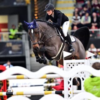 Katharina Rhomberg (V) verteidigt beim CSI4* Salzburg sowohl den Sieg im Championat, als auch im Großen Preis. © Foto Dill