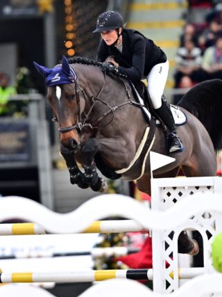 Katharina Rhomberg (V) verteidigt beim CSI4* Salzburg sowohl den Sieg im Championat, als auch im Großen Preis. © Foto Dill