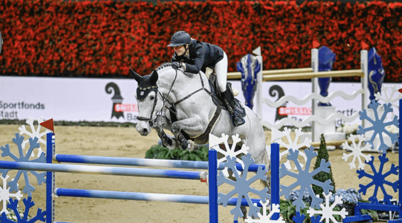 Kathi Rhomberg (V) und Colestus Cambridge sprangen im Championat von Basel auf Rang drei! © Fotografie Stuppa