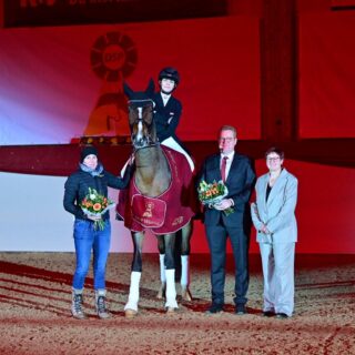 Emilia Brandstätters EM-Stute Weena erhielt bei den Süddeutschen Hengsttagen das ehrenvolle Präfix DSP verliehen. © Björn Schröder