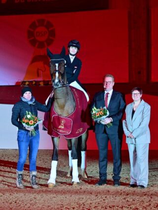 Emilia Brandstätters EM-Stute Weena erhielt bei den Süddeutschen Hengsttagen das ehrenvolle Präfix DSP verliehen. © Björn Schröder
