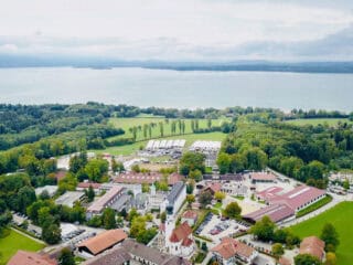 Die Alten Meister kehren zurück! Nach sechs Jahren Pause wird das Comeback der Lehrserie auf Gut Ising mit olympischem Flair stattfinden. © Ising Open Sales