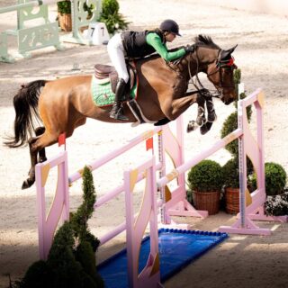 Lena Binder (W) und Linus hatten beim Saut Hermes einen Super-Start in die Saison 2026. © Giana Terranova Photography