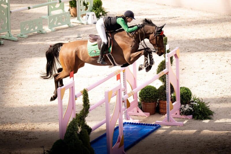 Lena Binder (W) und Linus hatten beim Saut Hermes einen Super-Start in die Saison 2026. © Giana Terranova Photography
