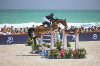Die Iron Dames waren am Strand von Miami Beach das Maß aller Dinge: Katrin Eckermann (GER) im Großen Preis, Sophie Hinners (GER) im Hauptspringen am Samstag. © Ljuba Buzzola