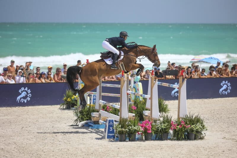 Die Iron Dames waren am Strand von Miami Beach das Maß aller Dinge: Katrin Eckermann (GER) im Großen Preis, Sophie Hinners (GER) im Hauptspringen am Samstag. © Ljuba Buzzola