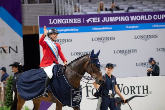 Diesen Mann gilt es in Fort Worth zu schlagen: Kent Farrington (USA) ist nach Runde 1/3 der Führende im Weltcup-Finale. © FEI | Shannon Brinkman