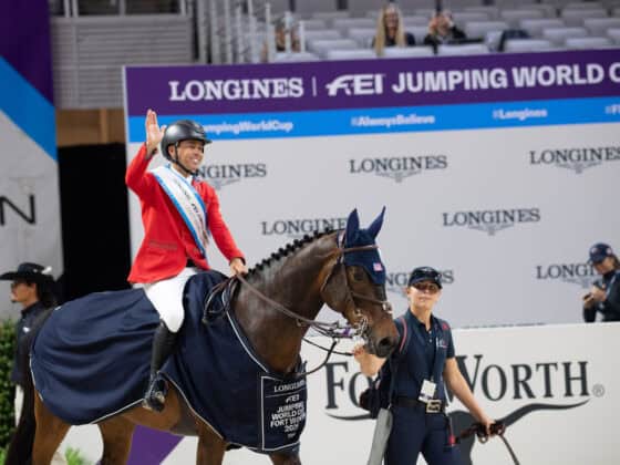 Diesen Mann gilt es in Fort Worth zu schlagen: Kent Farrington (USA) ist nach Runde 1/3 der Führende im Weltcup-Finale. © FEI | Shannon Brinkman