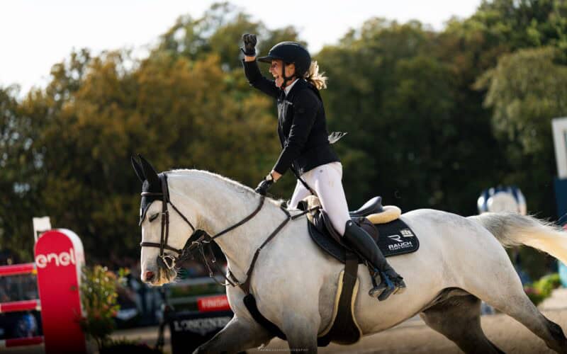 Katharina Rhomberg (V) und Colestus Cambridge nahmen im Großen Preis von Versilia der Konkurrenz über drei Sekunden ab! © ahmed44photography