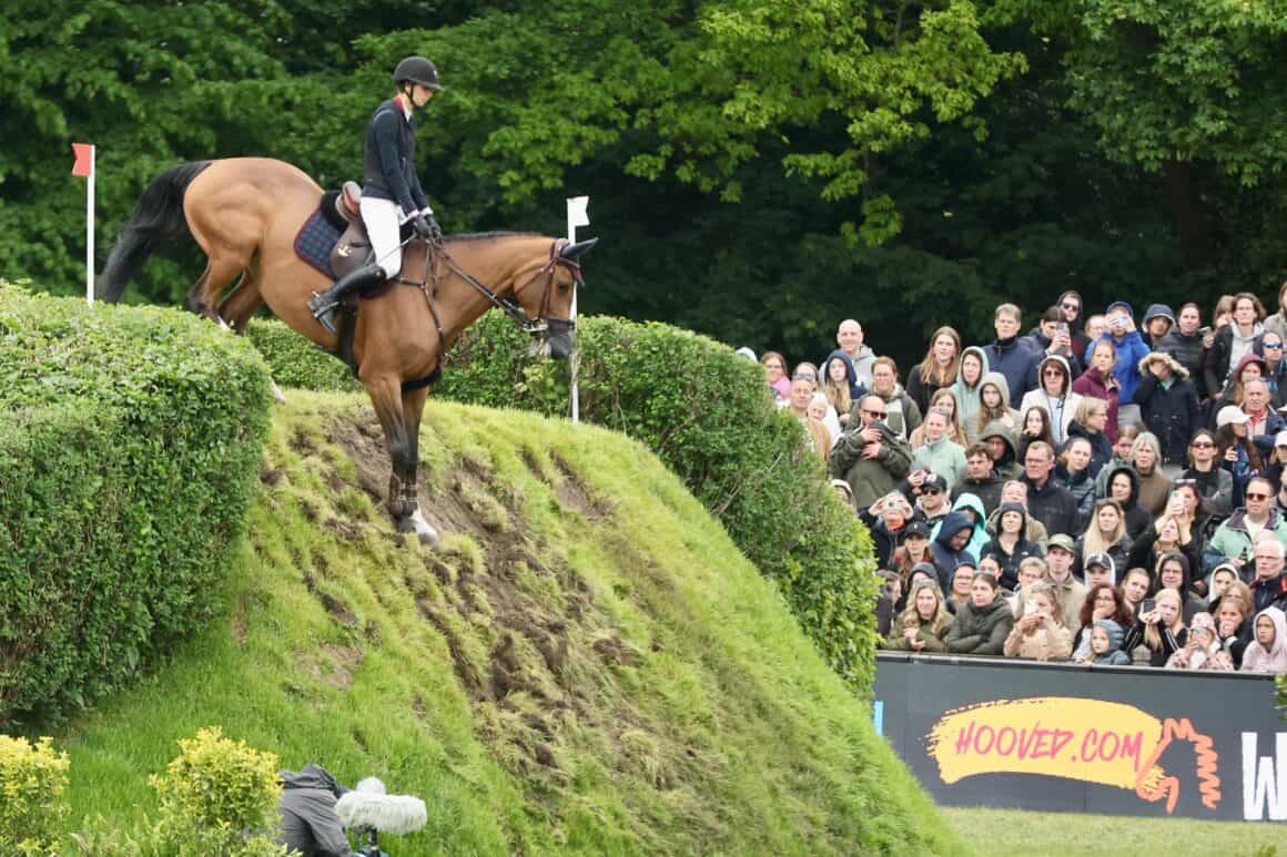 Der legendäre Wall war für die erst 22-jährige Carla Wanko (W) und ihre Stute Shqely kein Thema! © Manfred Loidl