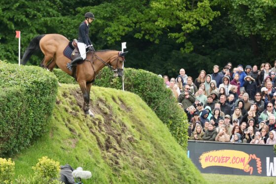 Der legendäre Wall war für die erst 22-jährige Carla Wanko (W) und ihre Stute Shqely kein Thema! © Manfred Loidl