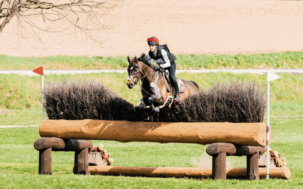 Amy Rose Frühwirth (NÖ) und Gin Tonic absolvierten die erste U25-Weltmeisterschaft der Vielseitigkeit! © Pompo Mompo Horse Photos