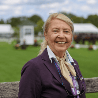 Dr. Constanze Zach ist die "Anwältin der Pferde": Bei der WM ist sie als FEI-Tierärztin tätig. © EQWO.net | Petra Kerschbaum - AI modified