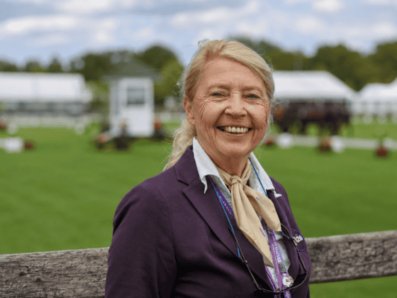 Dr. Constanze Zach ist die "Anwältin der Pferde": Bei der WM ist sie als FEI-Tierärztin tätig. © EQWO.net | Petra Kerschbaum - AI modified