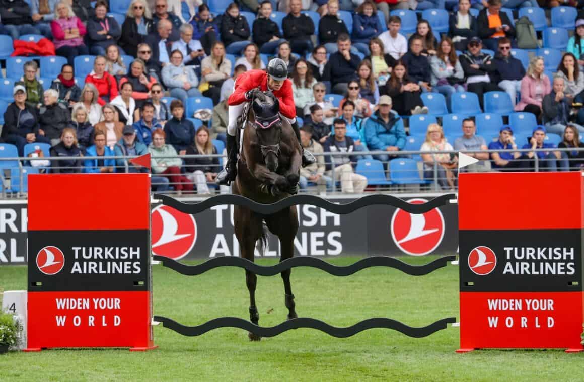 Max Kühner (T) & Cooley Jump The Q starten mit zwei Abwürfen in die WM. © EQWO.net | Petra Kerschbaum