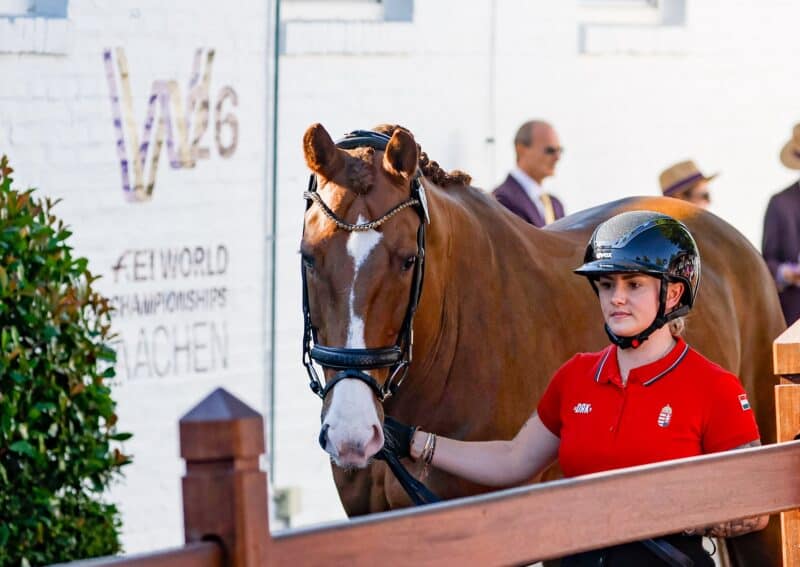 Diana Porsche (S) bekommt beim WM-Debüt Unterstützung von einem neuen Trainer! © EQWO.net | Petra Kerschbaum