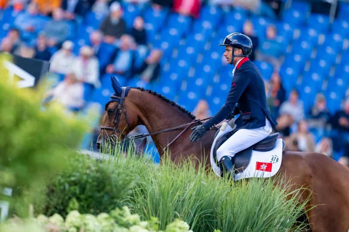 Patrick Lam (HGK) bestritt in Aachen seine erste Weltmeisterschaft! Mit seinem Top-Pferd Lopez One möchte er sich auch für die Olympischen Spiele 2028 in L.A. qualifizieren. © FEI | Benjamin Clarke