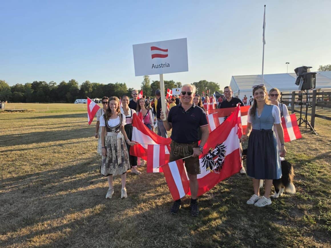 EM-Auftakt in Segerjl! Livia Sterovsky und Magdalena Zellhofer vertreten Österreichs Farben bei der Nachwuchs-EM der Vielseitigkeit. © Privat