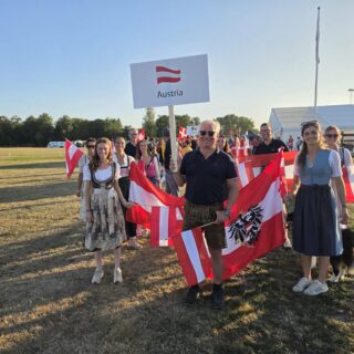 EM-Auftakt in Segerjl! Livia Sterovsky und Magdalena Zellhofer vertreten Österreichs Farben bei der Nachwuchs-EM der Vielseitigkeit. © Privat
