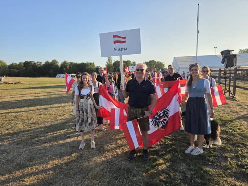 EM-Auftakt in Segerjl! Livia Sterovsky und Magdalena Zellhofer vertreten Österreichs Farben bei der Nachwuchs-EM der Vielseitigkeit. © Privat