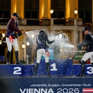 Das Podium des Großen Preises in Wien: Sophie Hinners (GER), Peder Fredricson (SWE), Tom Wachmann (IRE). © EQWO.net | Petra Kerschbaum