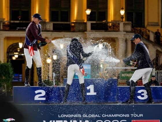 Das Podium des Großen Preises in Wien: Sophie Hinners (GER), Peder Fredricson (SWE), Tom Wachmann (IRE). © EQWO.net | Petra Kerschbaum