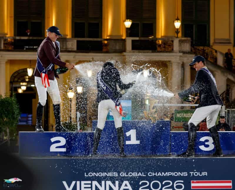 Das Podium des Großen Preises in Wien: Sophie Hinners (GER), Peder Fredricson (SWE), Tom Wachmann (IRE). © EQWO.net | Petra Kerschbaum