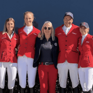 Das österreichische Quartett Katharina Rhomberh, Theresa Sutterlüty, Equipe-Chefin Angelika May, Christoph Obernauer und Bianca Babanitz (v.l.n.r.) platzierte sich beim EEF Nations Cup Finale auf Rang drei! © Privat