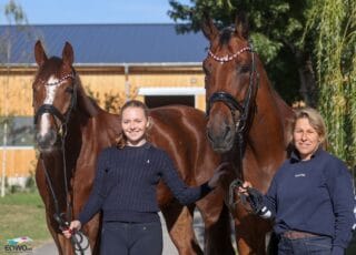 Anna Bruckberger (W) mit Mutter Monika und ihre beiden neuen Grand-Prix-Pferden Global Connect und Foreman. © EQWO.net | Petra Kerschbaum