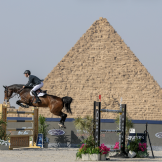 Die GCT-Premiere in Kairo beeindruckt mit einer Wahnsinns-Kulisse vor den Pyramiden von Gizeh. © Longines Global Champions Tour
