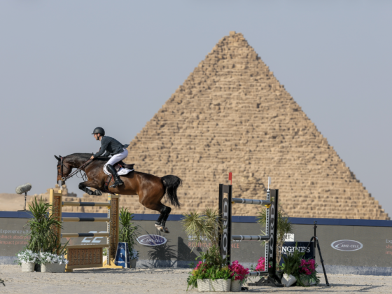 Die GCT-Premiere in Kairo beeindruckt mit einer Wahnsinns-Kulisse vor den Pyramiden von Gizeh. © Longines Global Champions Tour