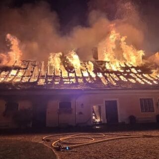 Drei Pferde sind bei einem Großbrand am Reitstall Gut Fabricius ums Leben gekommen. © Privat