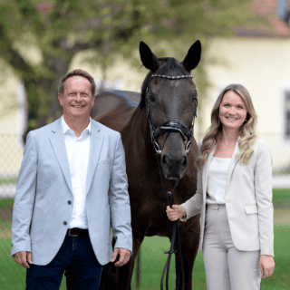 Die 29-jährige Hanna Puchinger ist neue Sportmanagerin des Pferdezentrums Stadl-Paura. © Pferdezentrum