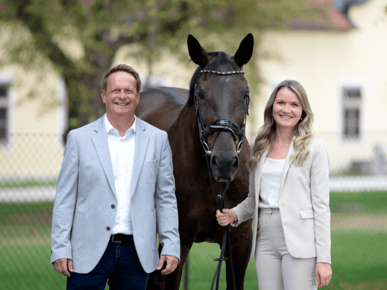 Die 29-jährige Hanna Puchinger ist neue Sportmanagerin des Pferdezentrums Stadl-Paura. © Pferdezentrum