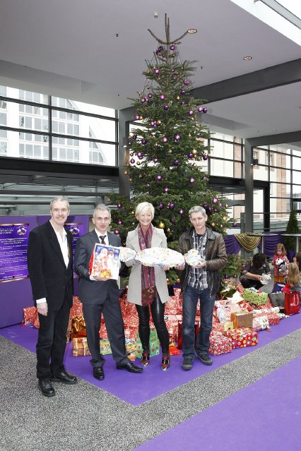 2013 12 23 Frankfurt Geschenkaktion