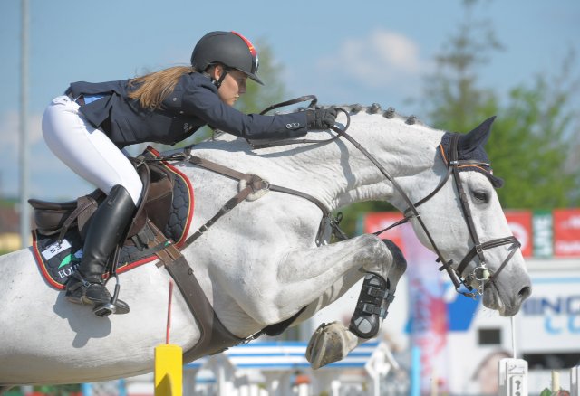 BistanStefanie Juvina cDill